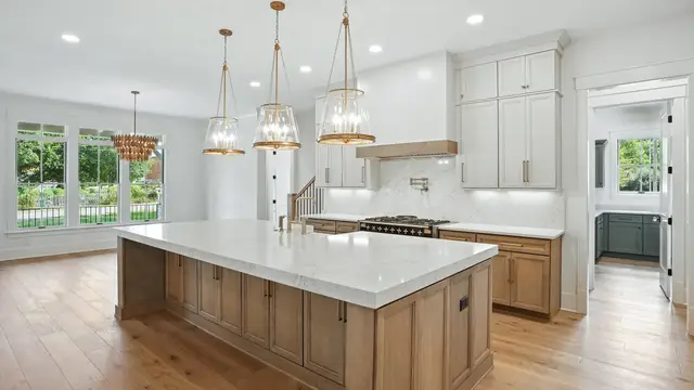 Open-plan kitchen with a Sand island