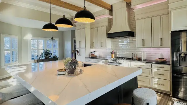 Oyster hood surround above the range with stacked tile